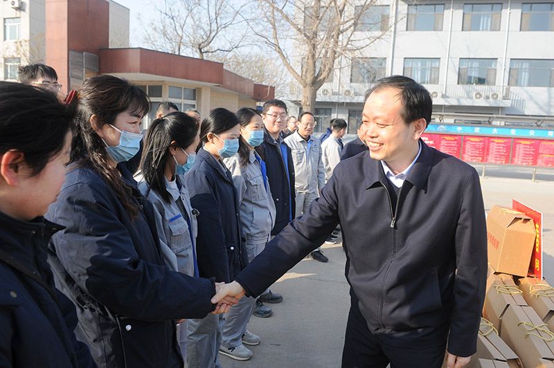 张五星到尊龙凯时人生就是搏发展节前走访慰问